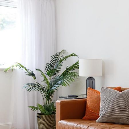 Beachside Retreat 2-Bedroom Gem With Free Private Parking & Outdoor Space 브라이턴 외부 사진