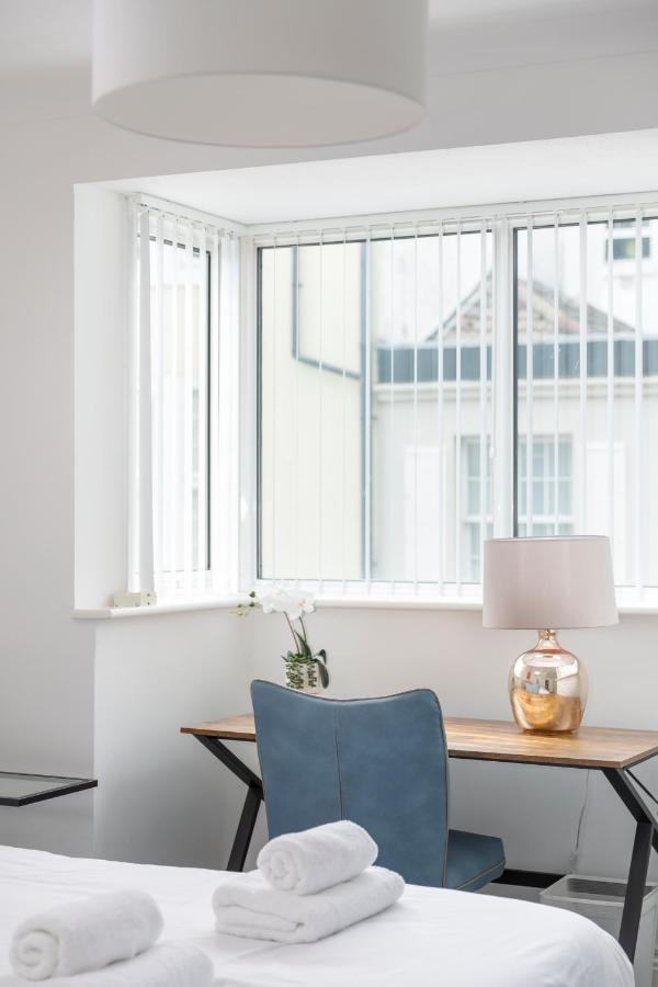 Beachside Retreat 2-Bedroom Gem With Free Private Parking & Outdoor Space 브라이턴 외부 사진