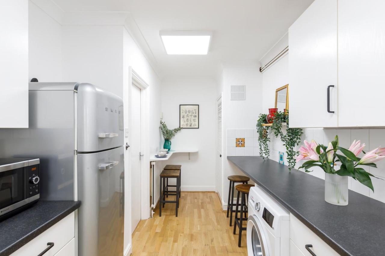 Beachside Retreat 2-Bedroom Gem With Free Private Parking & Outdoor Space 브라이턴 외부 사진