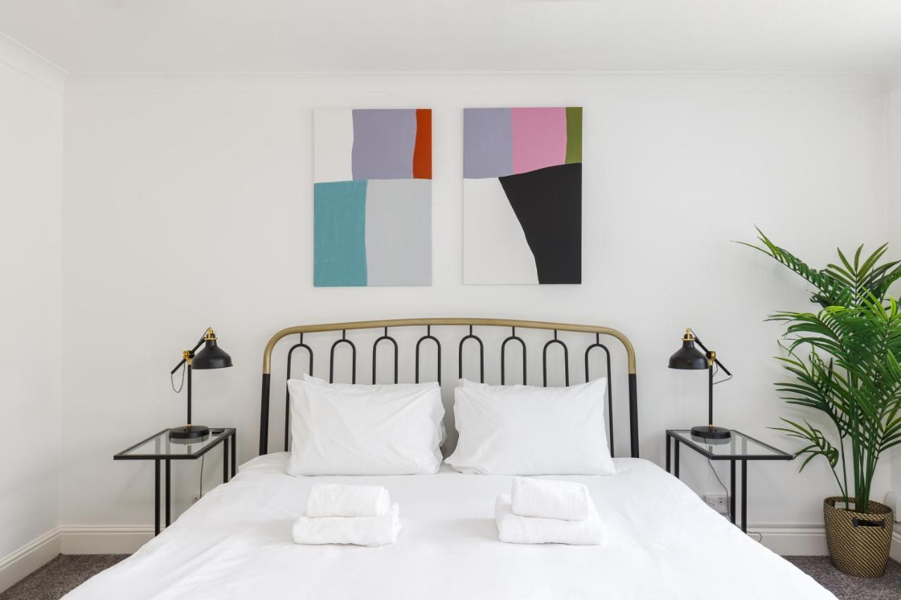 Beachside Retreat 2-Bedroom Gem With Free Private Parking & Outdoor Space 브라이턴 외부 사진